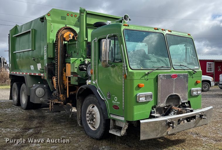 image for item EV3382 2009 Peterbilt 320 refuse truck