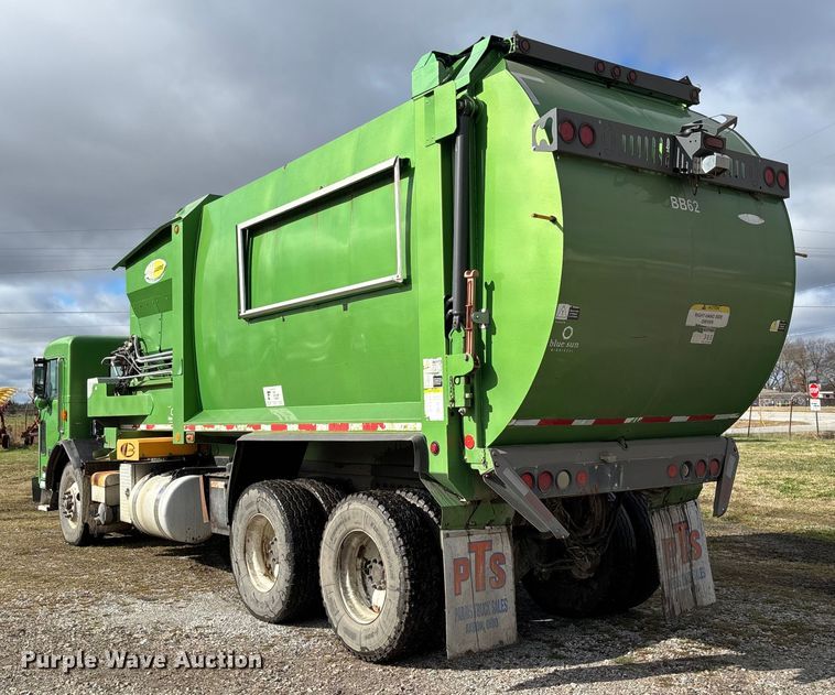 image for item EV3382 2009 Peterbilt 320 refuse truck