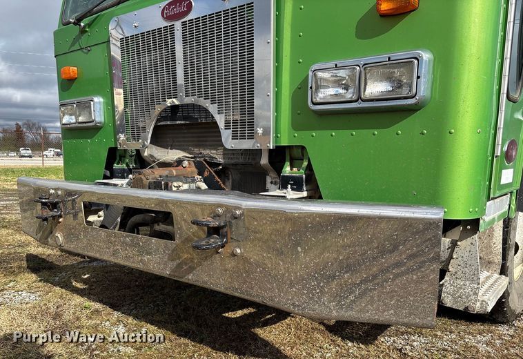 image for item EV3382 2009 Peterbilt 320 refuse truck