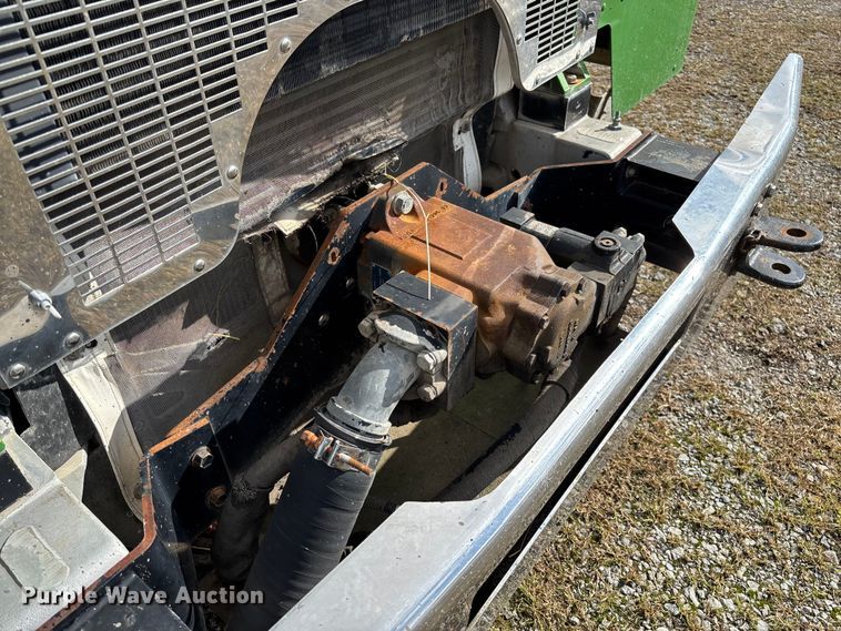 image for item EV3382 2009 Peterbilt 320 refuse truck