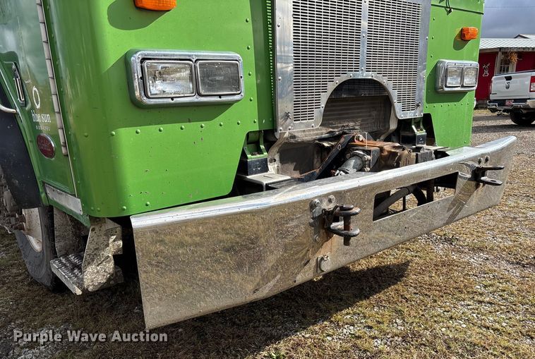 image for item EV3382 2009 Peterbilt 320 refuse truck