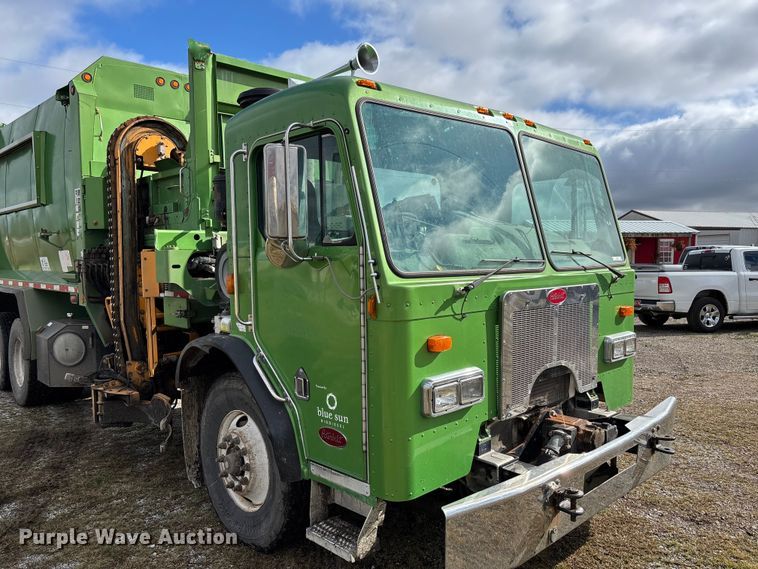 image for item EV3382 2009 Peterbilt 320 refuse truck