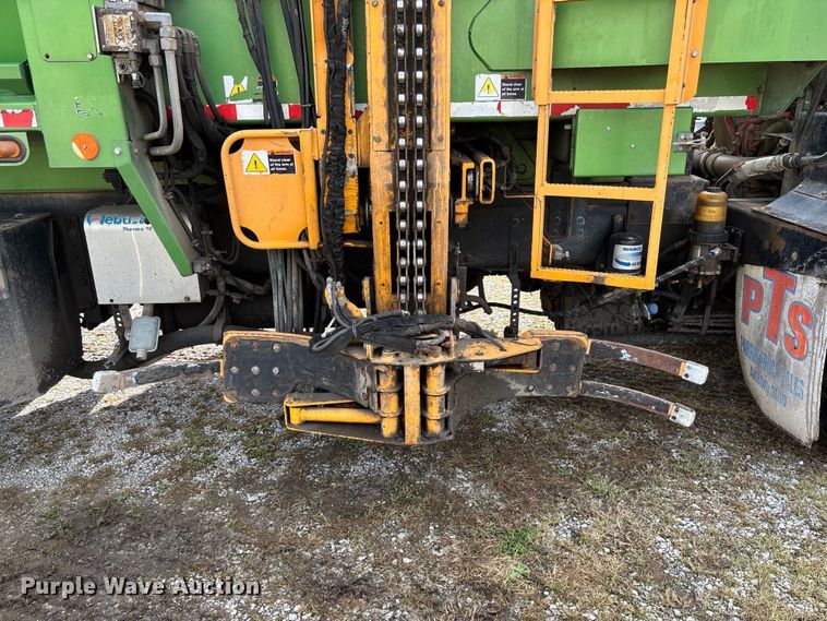 image for item EV3382 2009 Peterbilt 320 refuse truck