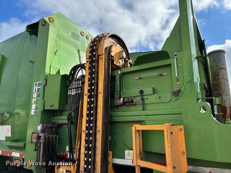 image for item EV3382 2009 Peterbilt 320 refuse truck