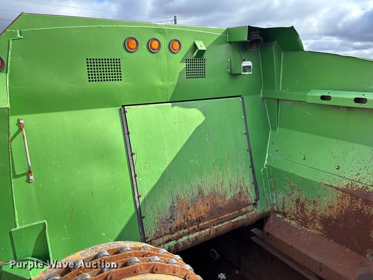 image for item EV3382 2009 Peterbilt 320 refuse truck