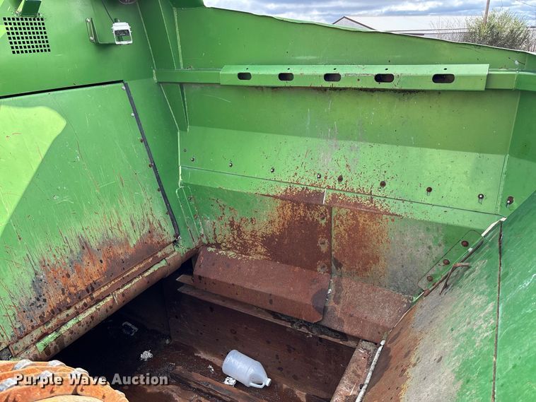 image for item EV3382 2009 Peterbilt 320 refuse truck