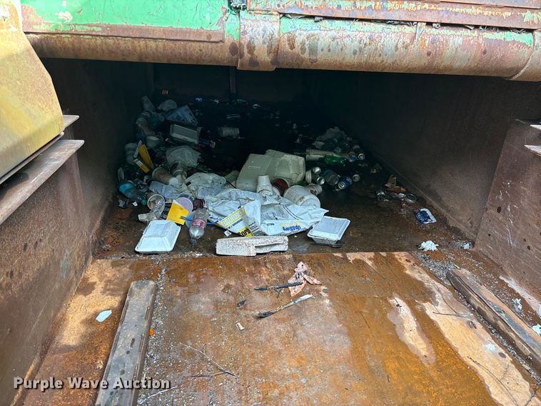 image for item EV3382 2009 Peterbilt 320 refuse truck