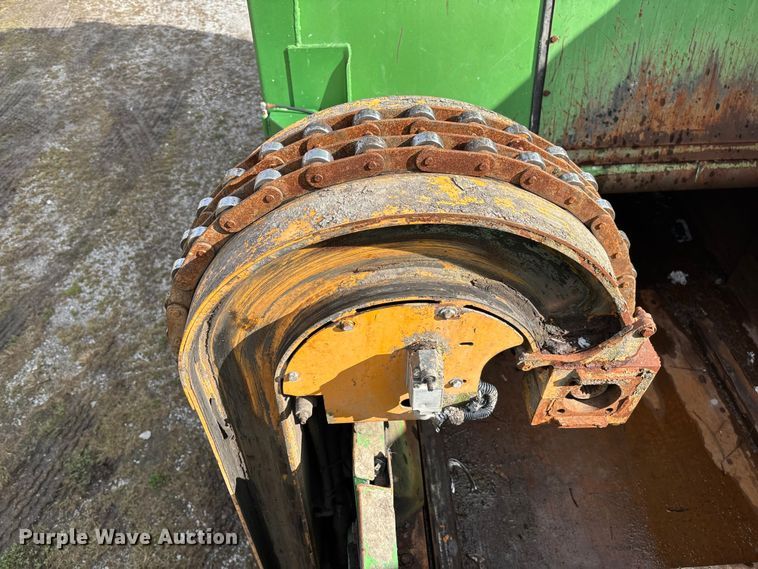 image for item EV3382 2009 Peterbilt 320 refuse truck