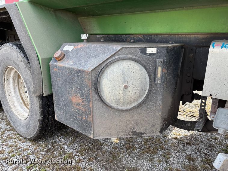 image for item EV3382 2009 Peterbilt 320 refuse truck