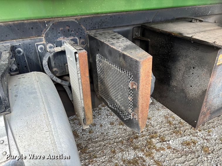 image for item EV3382 2009 Peterbilt 320 refuse truck