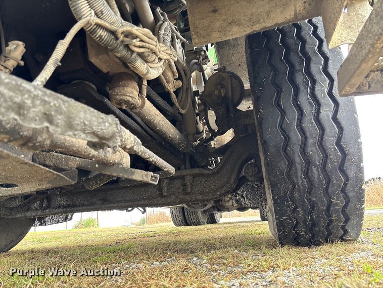 image for item EV3382 2009 Peterbilt 320 refuse truck