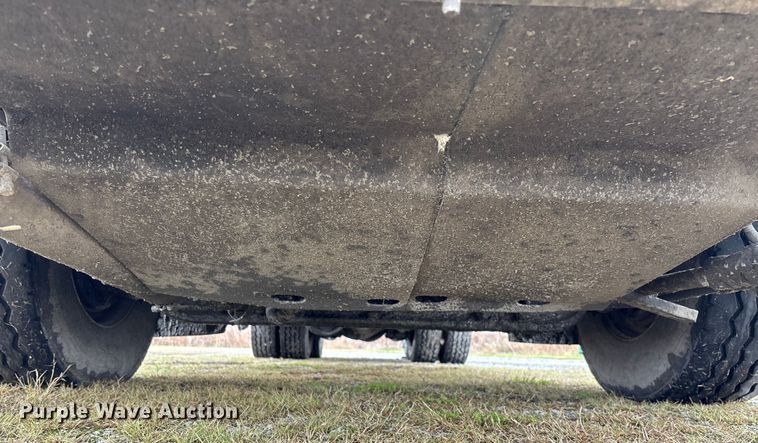 image for item EV3382 2009 Peterbilt 320 refuse truck