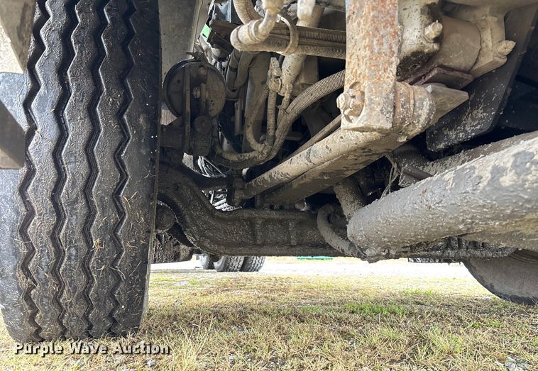 image for item EV3382 2009 Peterbilt 320 refuse truck