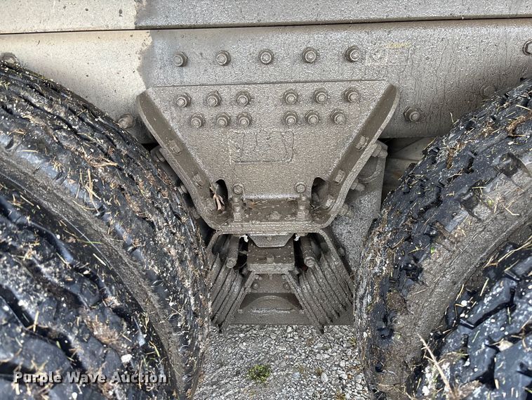 image for item EV3382 2009 Peterbilt 320 refuse truck