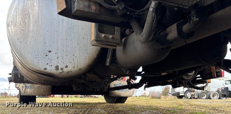 image for item EV3382 2009 Peterbilt 320 refuse truck