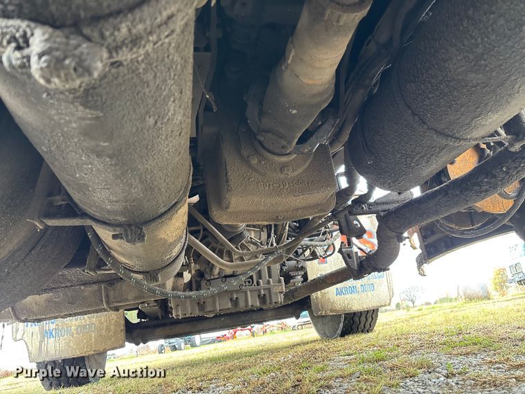 image for item EV3382 2009 Peterbilt 320 refuse truck