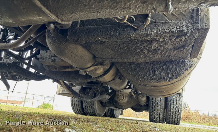 image for item EV3382 2009 Peterbilt 320 refuse truck