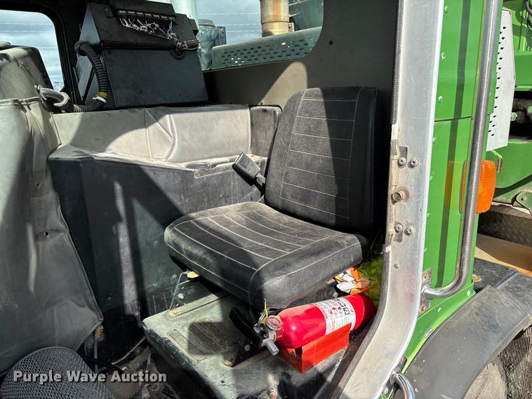 image for item EV3382 2009 Peterbilt 320 refuse truck