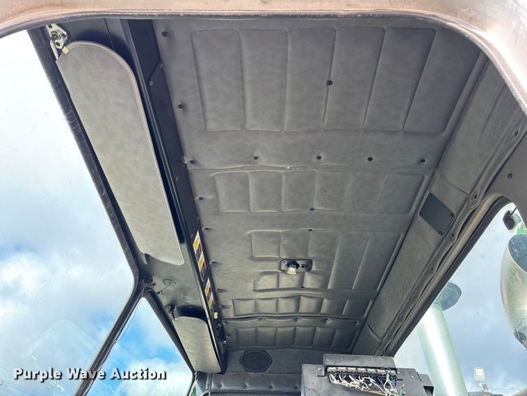 image for item EV3382 2009 Peterbilt 320 refuse truck