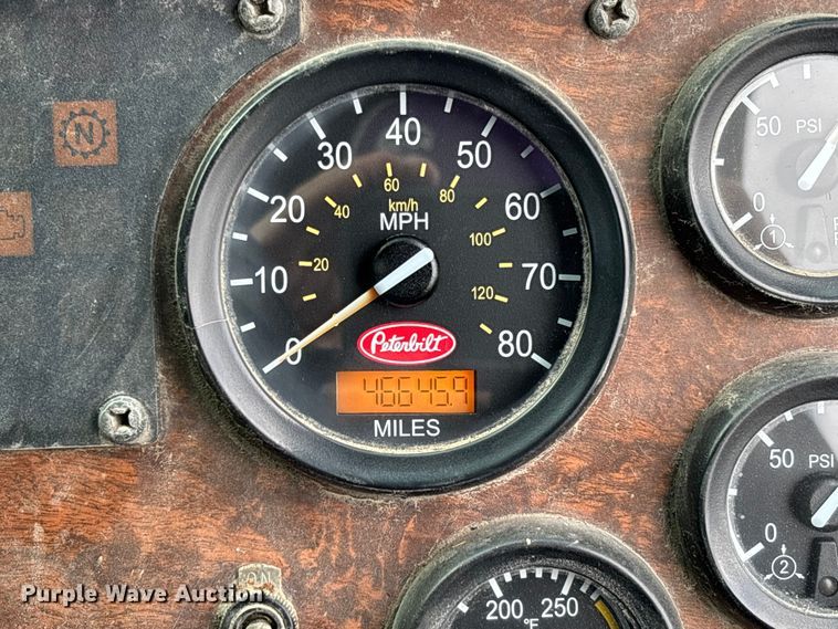 image for item EV3382 2009 Peterbilt 320 refuse truck