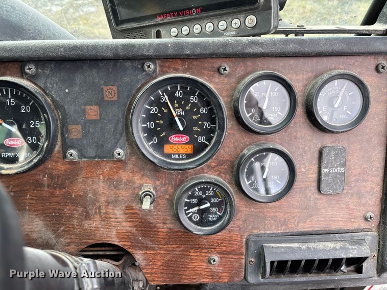 image for item EV3382 2009 Peterbilt 320 refuse truck