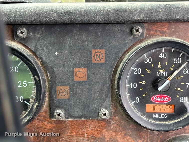 image for item EV3382 2009 Peterbilt 320 refuse truck