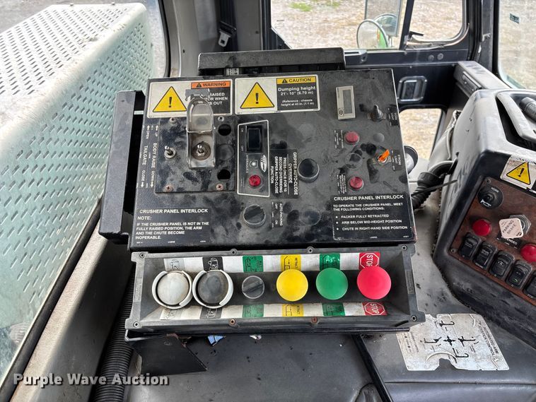 image for item EV3382 2009 Peterbilt 320 refuse truck