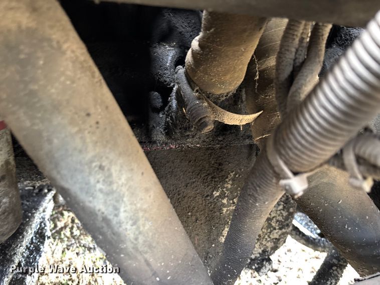 image for item EV3382 2009 Peterbilt 320 refuse truck