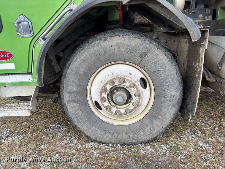 image for item EV3382 2009 Peterbilt 320 refuse truck