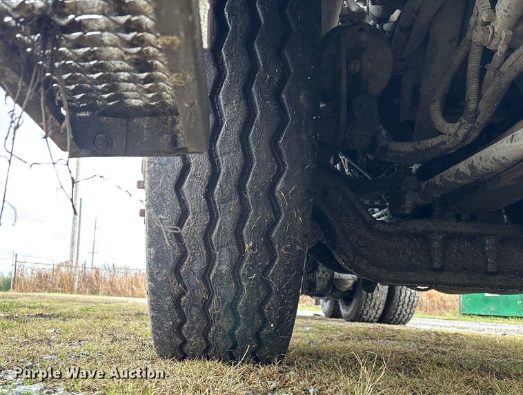 image for item EV3382 2009 Peterbilt 320 refuse truck