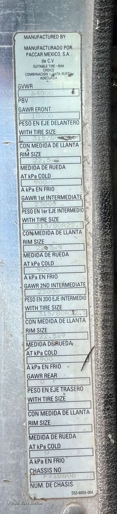 image for item EV3382 2009 Peterbilt 320 refuse truck