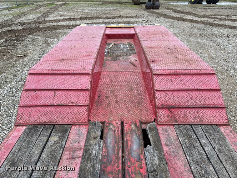 image for item EV3398 1999 Eager Beaver 50GSL/3 lowboy equipment trailer