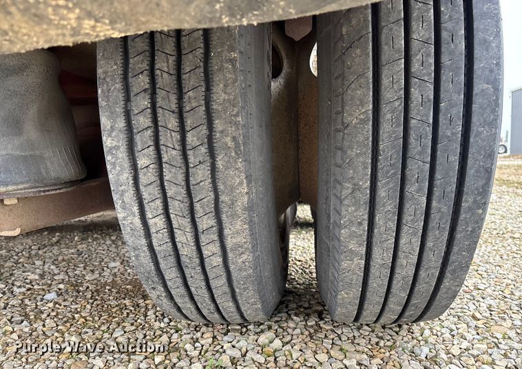 image for item EV3398 1999 Eager Beaver 50GSL/3 lowboy equipment trailer