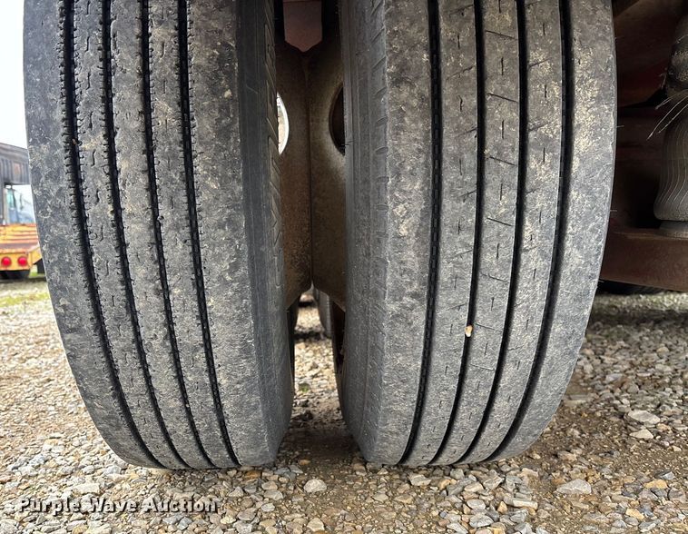 image for item EV3398 1999 Eager Beaver 50GSL/3 lowboy equipment trailer