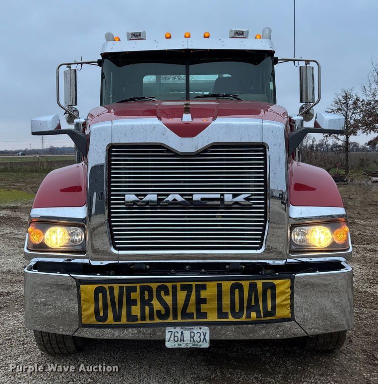 image for item EV3415 2014 Mack Titan TD713 semi truck