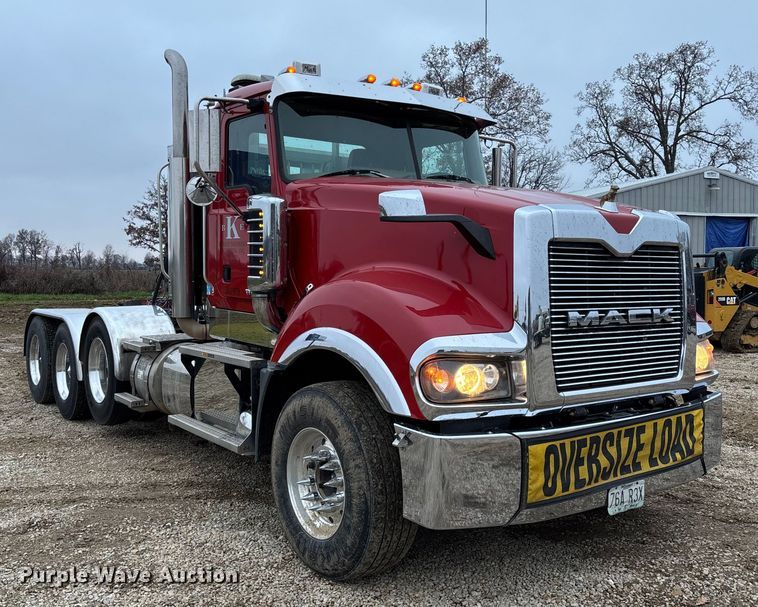 image for item EV3415 2014 Mack Titan TD713 semi truck