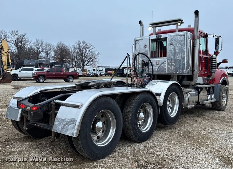 image for item EV3415 2014 Mack Titan TD713 semi truck