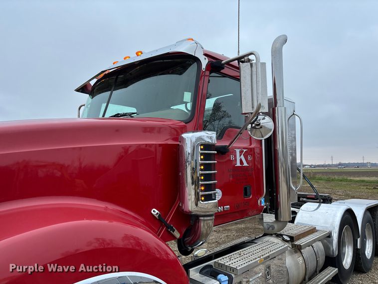 image for item EV3415 2014 Mack Titan TD713 semi truck