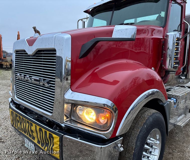 image for item EV3415 2014 Mack Titan TD713 semi truck