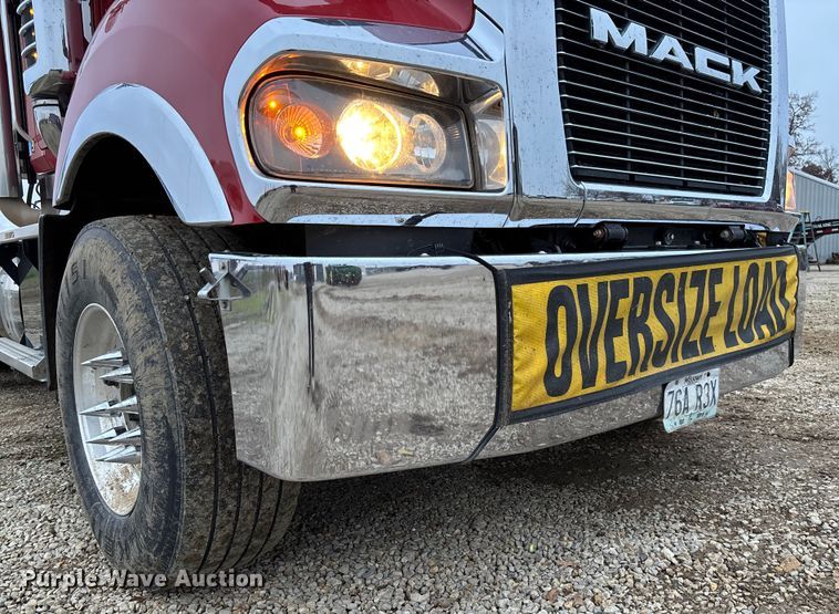 image for item EV3415 2014 Mack Titan TD713 semi truck