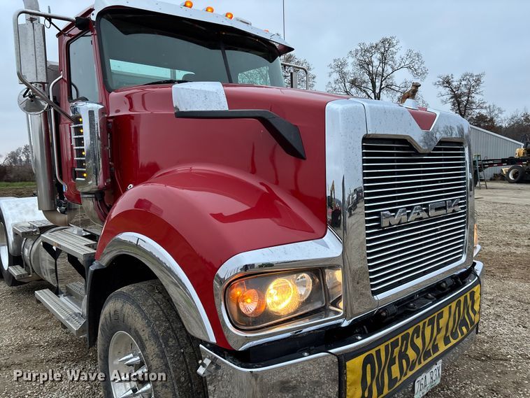 image for item EV3415 2014 Mack Titan TD713 semi truck