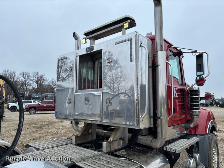 image for item EV3415 2014 Mack Titan TD713 semi truck