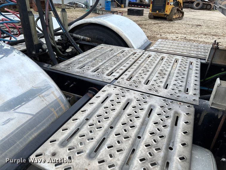 image for item EV3415 2014 Mack Titan TD713 semi truck