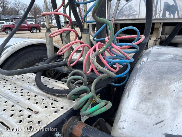 image for item EV3415 2014 Mack Titan TD713 semi truck