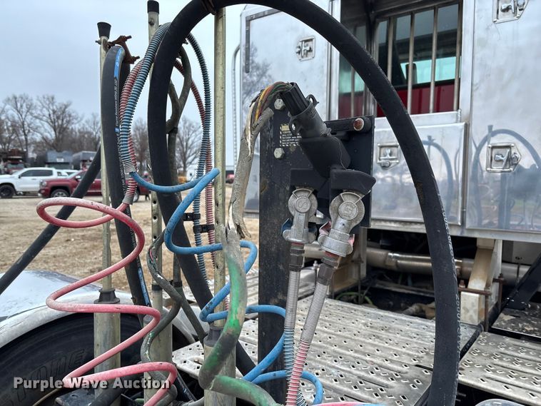 image for item EV3415 2014 Mack Titan TD713 semi truck