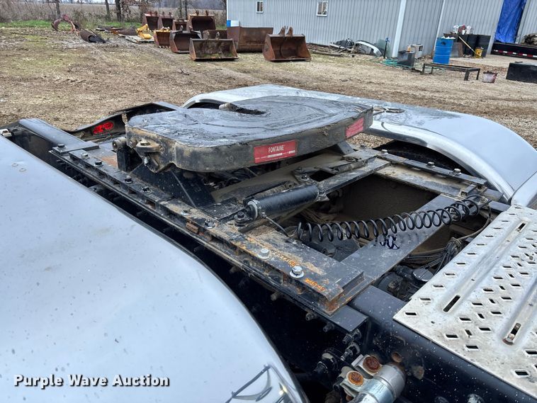 image for item EV3415 2014 Mack Titan TD713 semi truck