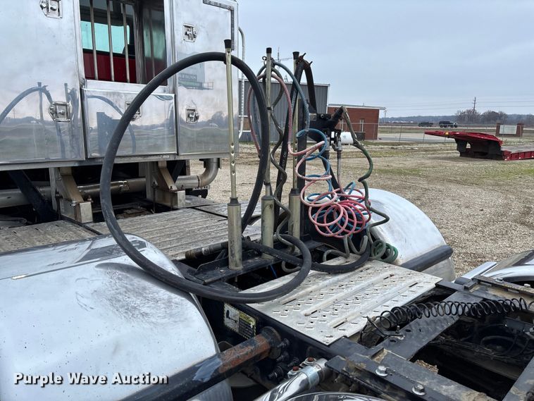 image for item EV3415 2014 Mack Titan TD713 semi truck