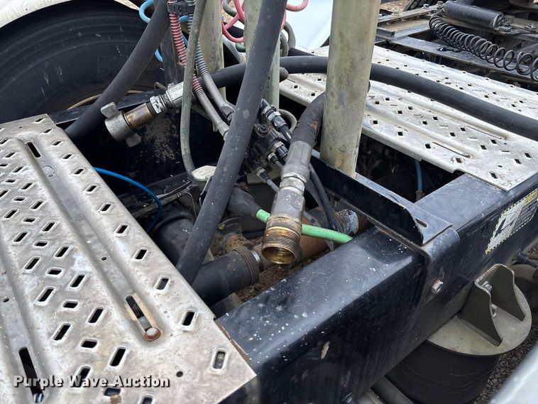 image for item EV3415 2014 Mack Titan TD713 semi truck