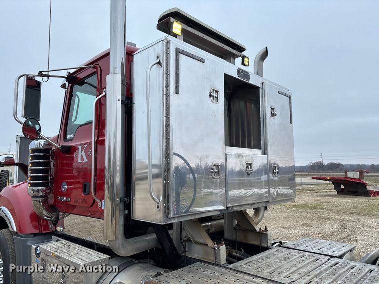 image for item EV3415 2014 Mack Titan TD713 semi truck