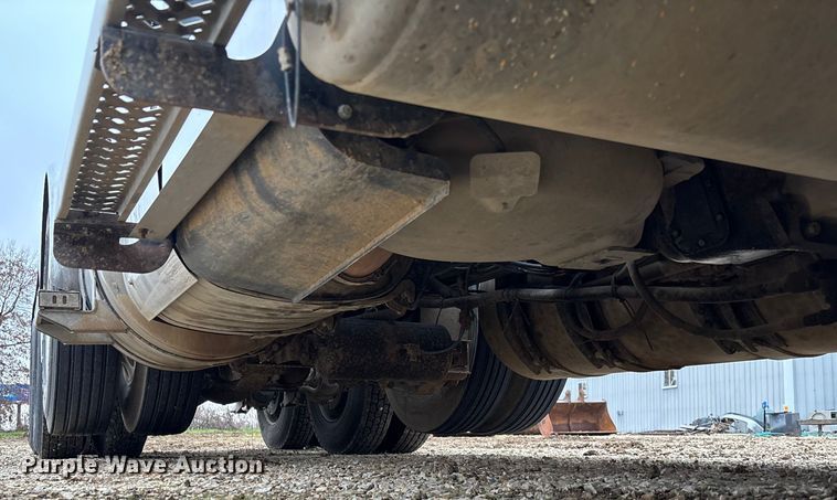 image for item EV3415 2014 Mack Titan TD713 semi truck